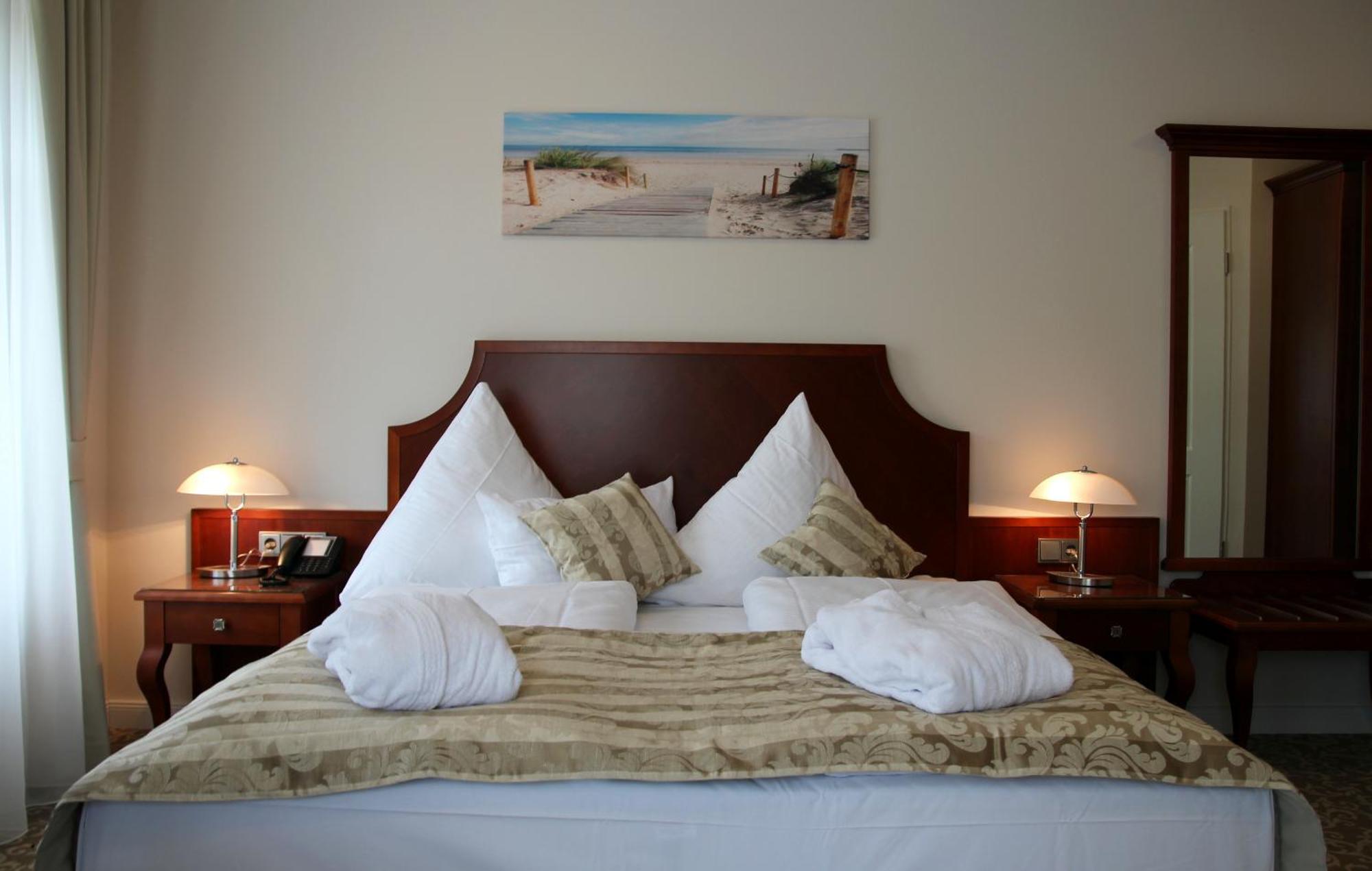 Avalon Hotel Bellevue Fehmarn Exterior photo